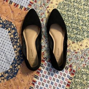 Black pointed toe flats